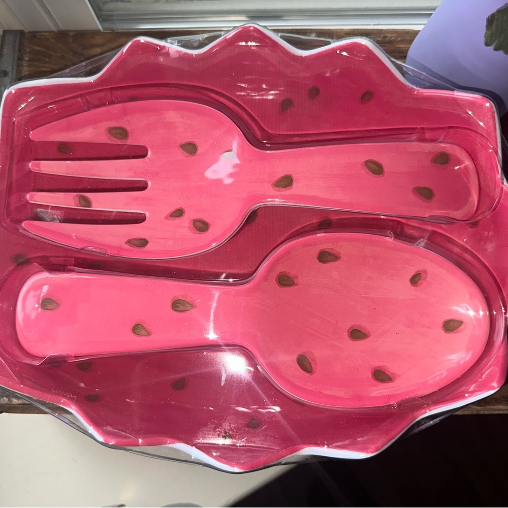 Watermelon-Themed Serving Bowl Set with Utensils ~ NWT - Picture 6 of 10